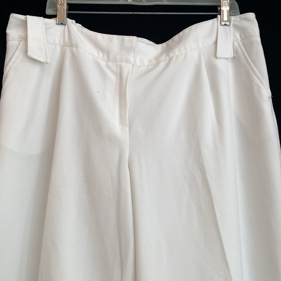 Cato woman’s slack, size 16 W, white x fully lined, polyester - Picture 2 of 10